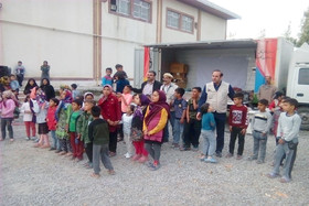 امداد فرهنگی مربیان کانون سمنان در مناطق سیل‌زده گلستان
