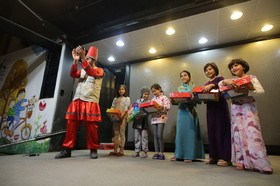 اهدای کتاب و سرگرمی به کودکان سیل‌زده استان گلستان