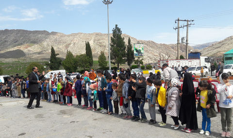 کاروان فرهنگی وپیک شادی کانون لرستان درمنطقه سیل زده معمولان