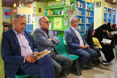 نشست ادبی با حضور عرفان نظر آهاری و اعضای انجمن ادبی کانون مازندران در مرکز آمل