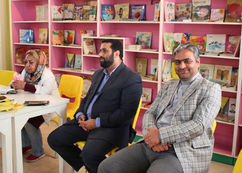نشست ادبی با حضور عرفان نظر آهاری و اعضای انجمن ادبی کانون مازندران در مرکز آمل