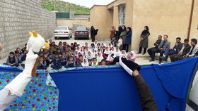 اجرای برنامه‌های شاد برای کودکان سیل‌زده استان لرستان