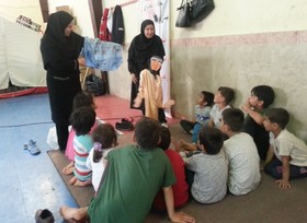 امدادرسانی فرهنگی مربیان کانون پرورش فکری گنبدکاووس به کودکان و نوجوانان سیل‌زده شرق گلستان