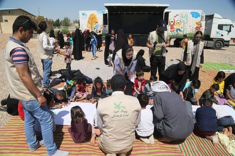 کاروان امداد فرهنگی «پیک امید» کانون در مناطق سیل‌زده خوزستان(۲)