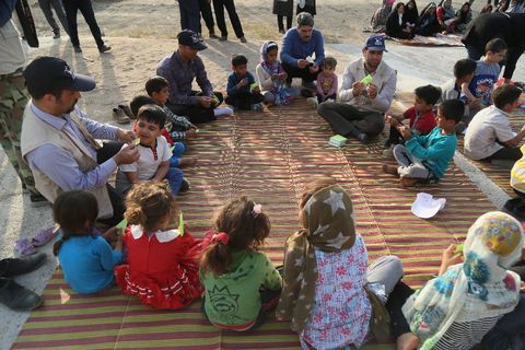 امداد فرهنگی «پیک امید» کانون در مناطق سیل‌زده شهرستان کوهدشت و روستای دمرود