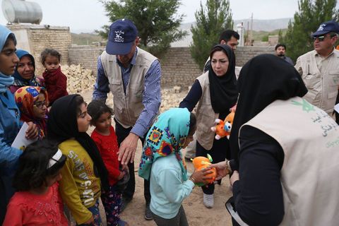 امداد فرهنگی «پیک امید» کانون در مناطق سیل‌زده شهرستان کوهدشت و روستای دمرود