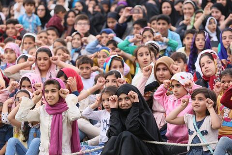 امداد فرهنگی «پیک امید» کانون در مناطق سیل‌زده پل دختر