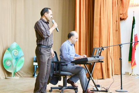 گزارش تصویری کارگاه آموزشی سرود در کانون قم با حضور سهیل مطیعا