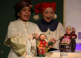 Performing show The Bald Pigeon Fancier at theater center of kanoon