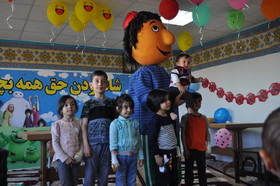 اجرای ویژه برنامه های فرهنگی هنری کانون پرورش فکری برای کودکان سرطانی در بیمارستان آیت الله موسوی زنجان