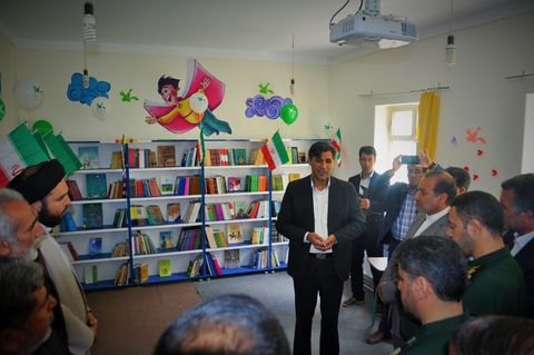 افتتاح کتابخانه درون مدرسه مشکین