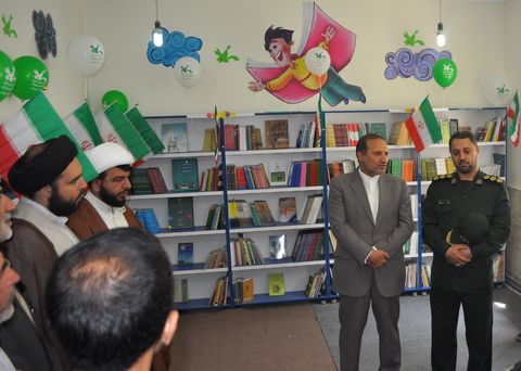 افتتاح کتابخانه درون مدرسه مشکین