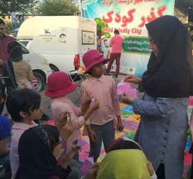 گزارش تصویری فعالیت مربیان مرکز فرهنگی هنری شماره 5 کانون فارس در گذر کودک