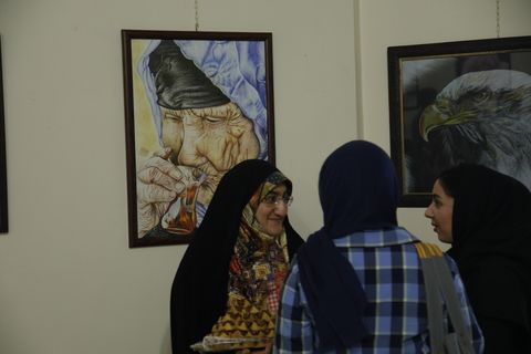 نمایشگاه نقاشی مدادرنگی زهرالسادات دهقان/ در قاب تصویر/ یزد- تیر98