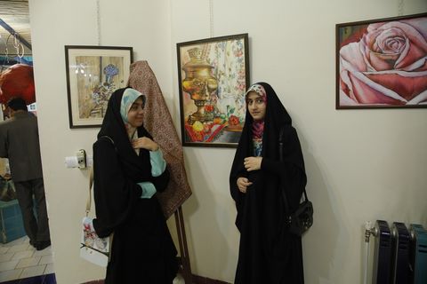 نمایشگاه نقاشی مدادرنگی زهرالسادات دهقان/ در قاب تصویر/ یزد- تیر98