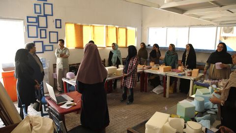 کارگاه آموزشی تولید عروسک‌های رومیزی در کانون پرورش فکری یزد از قاب تصویر- تیر98