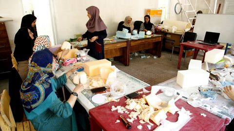 کارگاه آموزشی تولید عروسک‌های رومیزی در کانون پرورش فکری یزد از قاب تصویر- تیر98