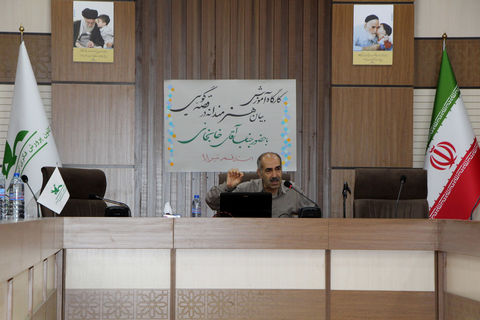 گزارش‌تصویری کارگاه آموزشی «بیان هنرمندانه در قصه‌گویی» با حضور علی خانجانی در کانون قم