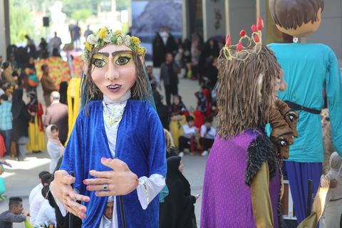 برگزاری شادپیمایی عروسک ها هم زمان با مراسم افتتاحیه دومین جشنواره ملی پویانمایی در کرمانشاه