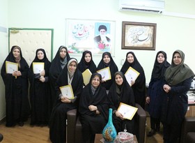 گزارش تصویری تقدیر مدیر کل کانون فارس از کارکنان با حجاب برتر