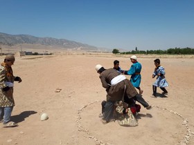 اجرای بازی های بومی محلی در روستای ده باقر خرم آباد