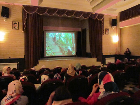 اکران فیلم ضربه فنی در مراکز کانون کردستان