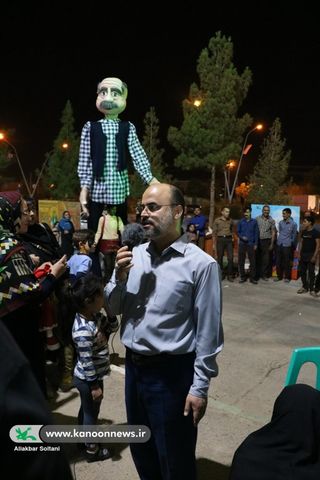 شادپیمایی عروسک‌ها و مهرواره باغ کاغذی در کرمان