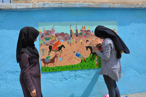 اجرای نقاشی روی دیوار و معرفی تاریخ صفویان توسط اعضای کانون اردبیل- بخش اول