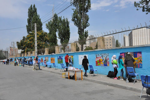 اجرای نقاشی روی دیوار و معرفی تاریخ صفویان توسط اعضای کانون اردبیل- بخش اول