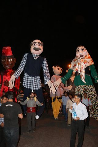 روزهای پایانی شادپیمایی عروسک‌های غول‌پیکر در کرمان