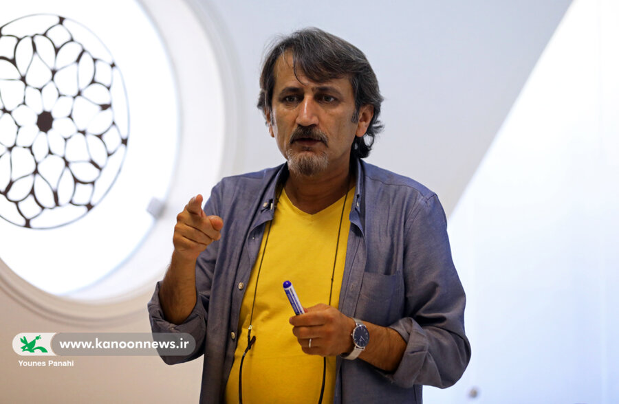 احمد اکبرپور نویسنده شادیآفرینی مهمترین پیام طنز است