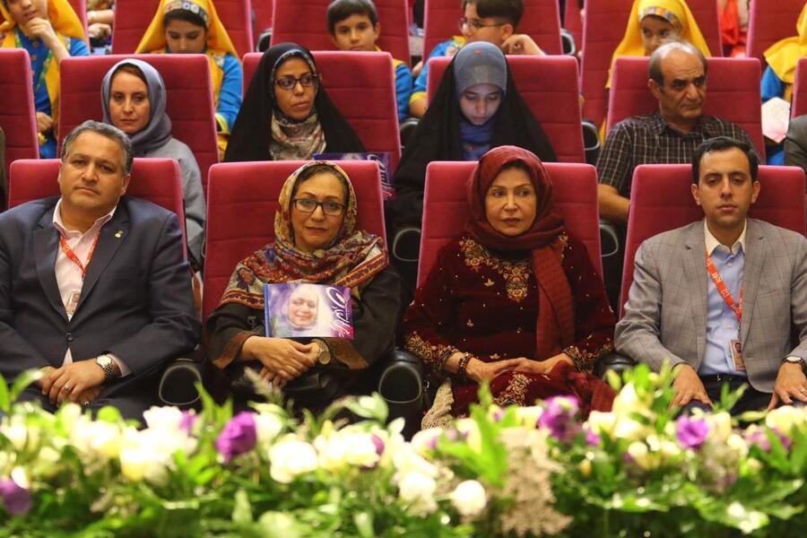  سعادت و جواهریان در جشنواره فیلم کودک و نوجوان اصفهان تجلیل شدند
