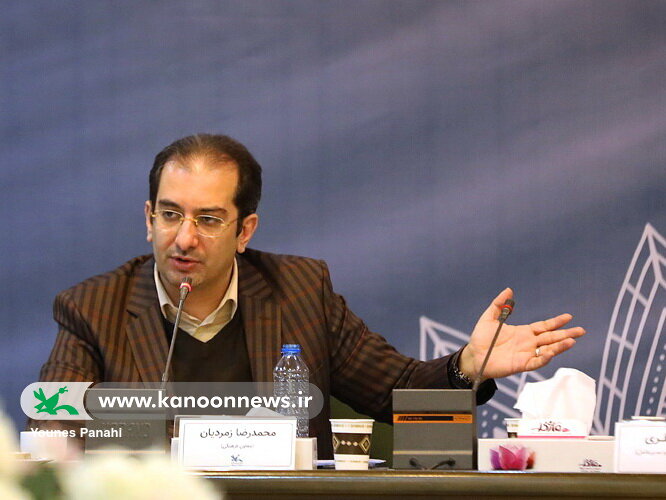 محمدرضا زمردیان معاون فرهنگی کانون پرورش فکری کودکان و نوجوانان داوری نوجوانان، بخشهای جنبی قصههای ۹۰ ثانیه با مخاطبان ویژه