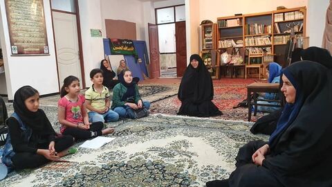 دیدار مردمی "مهناز فتاحی"، مدیرکل کانون استان کرمانشاه به مناسبت هفته دولت در مسجد "الزهرا" شهرک پردیس، کرمانشاه