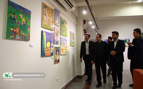 بازدید مدیر عامل کانون از نمایشگاه هنرهای تجسمی اعضای کانون استان تهران/ عکس از یونس بنامولایی