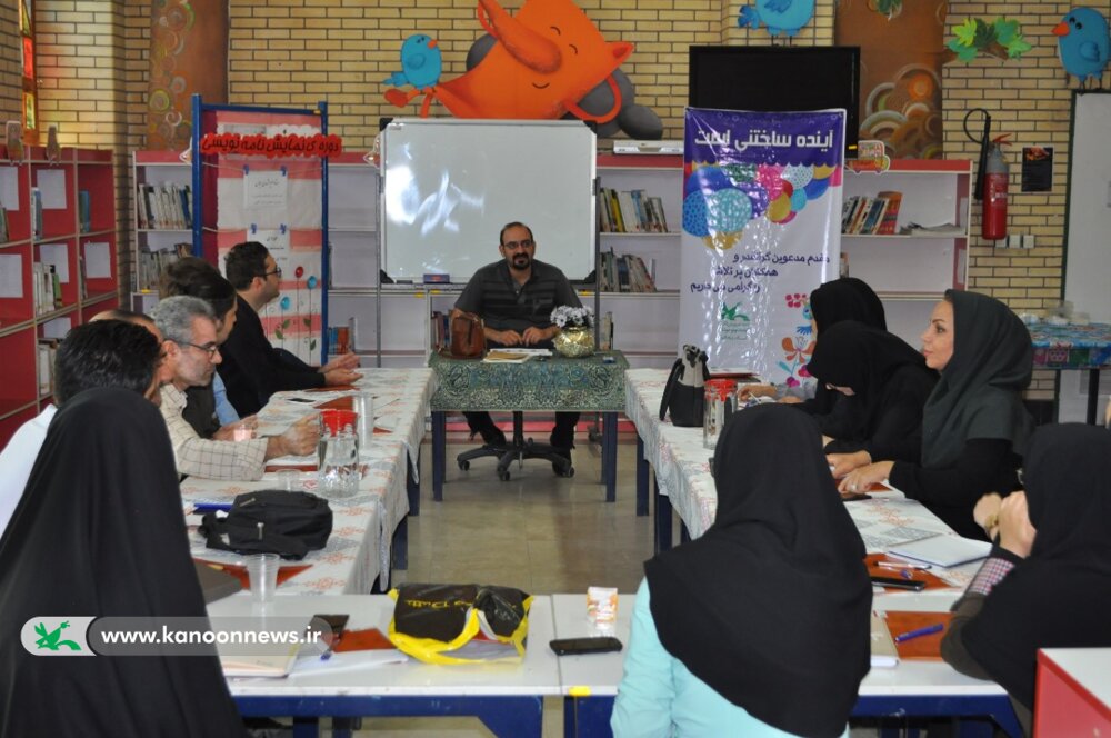دوره آموزشی «نمایشنامهنویسی» در زنجان دوره آموزشی «نمایشنامهنویسی» در زنجان برگزار شد