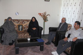 دیدار مدیرکل کانون استان با خانواده دو تن از شهدای جنگ تحمیلی به مناسبت هفته دفاع مقدس