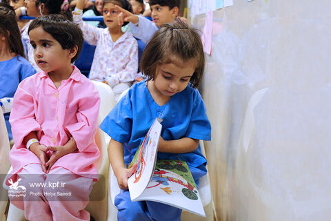 عیادت از کودکان بستری بیمارستان قلب شهید رجایی, اجرای نمایش و اهدای کتاب