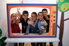 بازدید کودکان کار موسسه خورشید از کارگاه‌های هفته ملی کودک