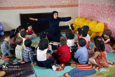 دومین روز از هفته ملی کودک و اجرای برنامه های فرهنگی و هنری در مجتمع نگهداری از کودکان بی سرپرست ولیعصر(عج) شهر کرمانشاه