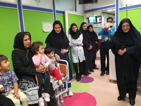 مربیان مراکز فرهنگی هنری جهرم  به عیادت کودکان بیمار رفتند