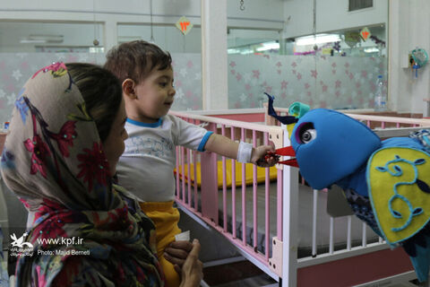 سومین روز هفته ملی کودک با عیادت از کودکان بیمار