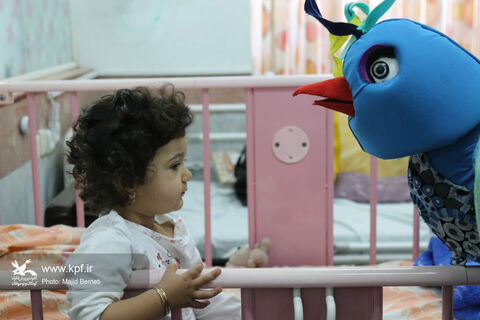 سومین روز هفته ملی کودک با عیادت از کودکان بیمار