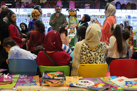 حاشیه دیدار و نشست اعضاء کانون با نویسندگان و تصویرگران کتاب کودک و نوجوان