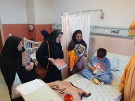 عیادت پیک امید از کودکان بیمار در بیمارستان های اصفهان