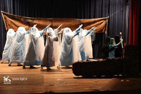 اجرای نمایش «دختر خورشید» در سالن سینما تﺌاتر کانون بوشهر