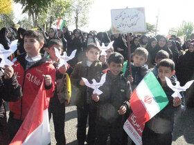 شرکت کارکنان و اعضای کانون استان اردبیل در راهپیمایی ۱۳ آبان