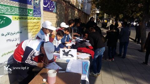 غرفه‌های فرهنگی هنری کانون در مسیر راهپیمایی روز 13 آبان شهرهای استان آذربایجان شرقی