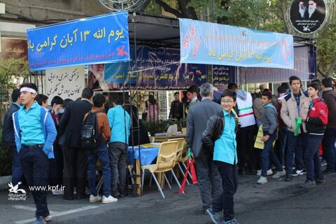 غرفه‌های فرهنگی هنری کانون در مسیر راهپیمایی روز 13 آبان شهرهای استان آذربایجان شرقی