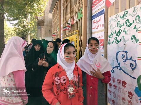 حضور پرشور همکاران کانون پرورش فکری کودکان‌و‌نوجوانان استان کرمانشاه در مراسم ۱۳ آبان